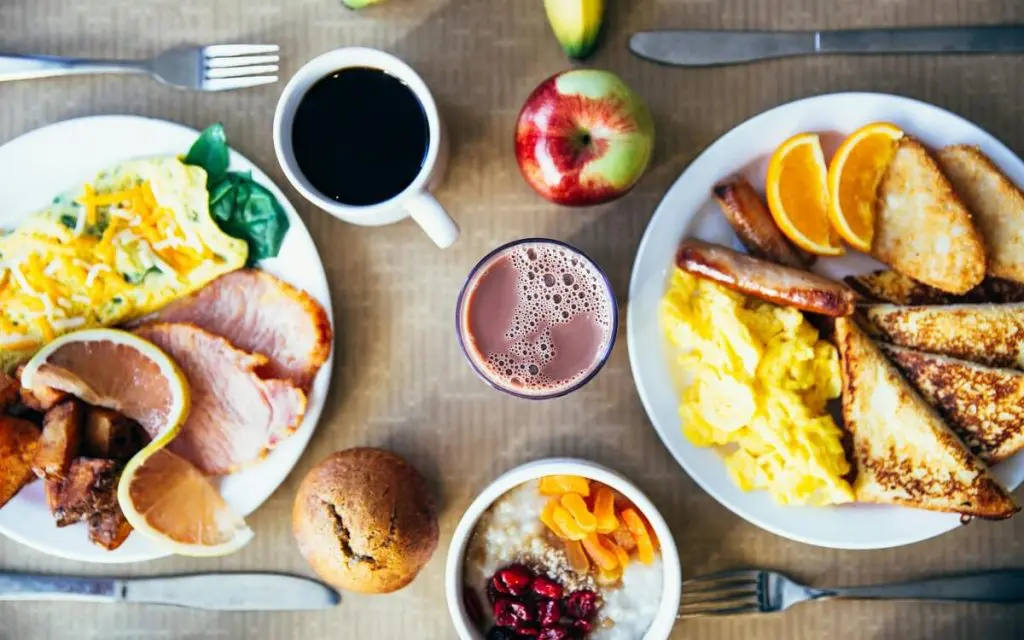 Brunch und kontinentales Frühstück